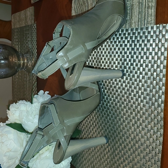 BCBGMaxAzria Platform Opentoe Sandal Sz 8 - Picture 9 of 12